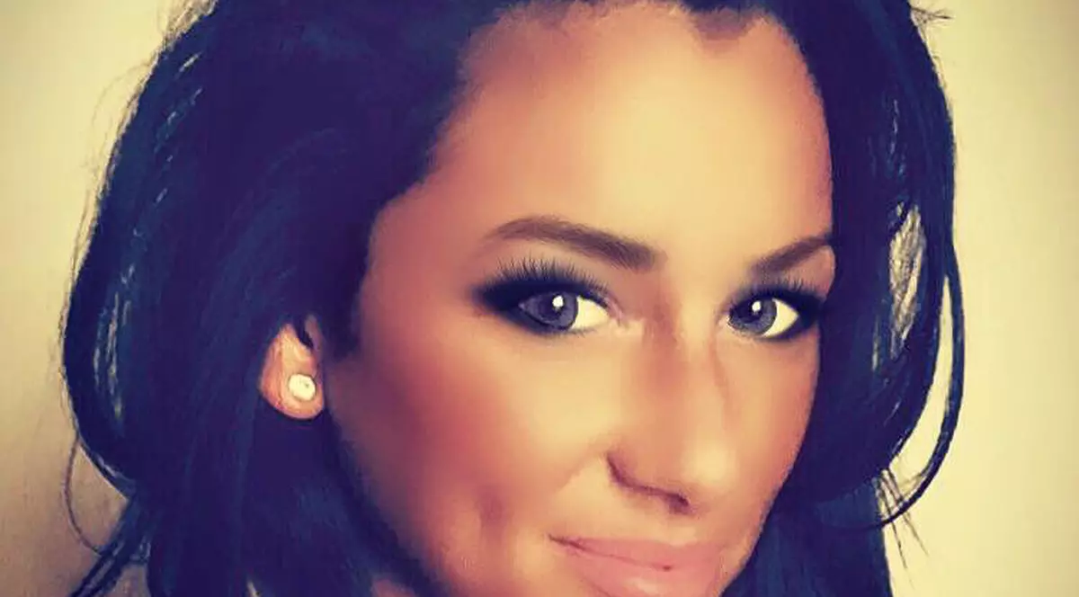 Roxana Vancea, cu sânii la vedere la mare. Turiştii au avut parte de o imagine de neuitat | VIDEO