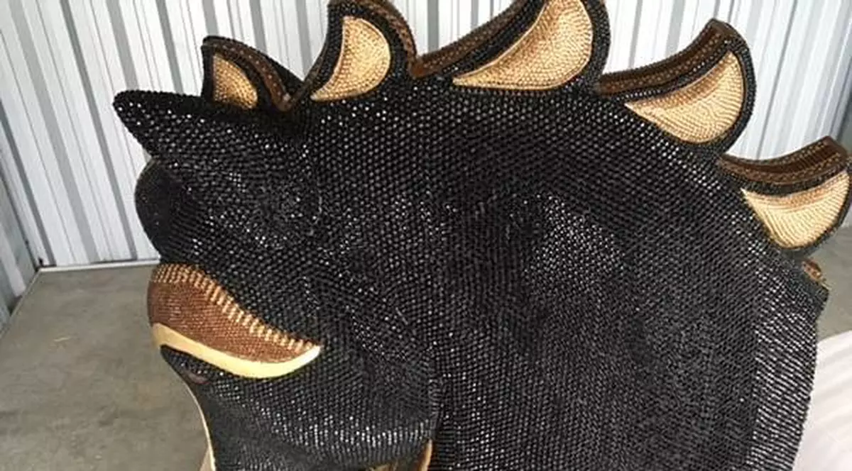 Zeci de kilograme de cocaină, ascunse într- o sculptură de cal încrustată cu diamante