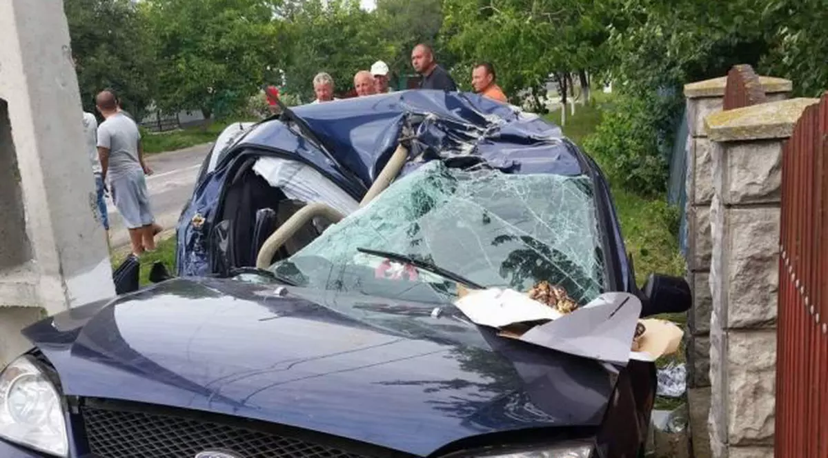 Accident grav în judeţul Vaslui. O tânără a murit la două zile de la nuntă