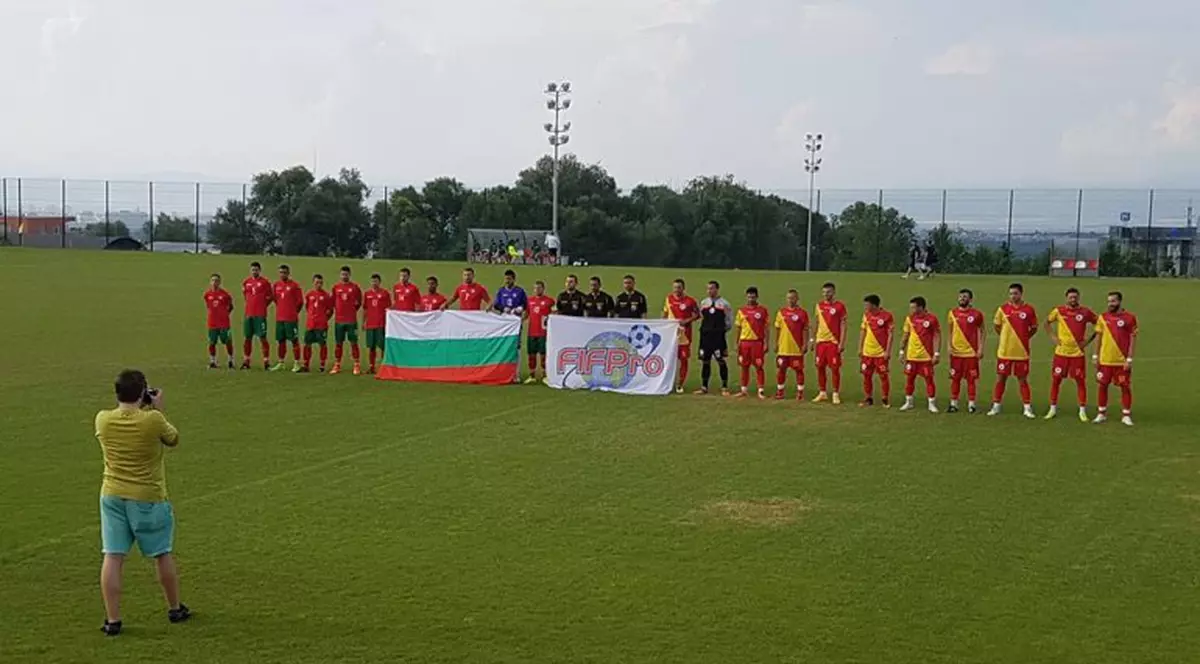 Naționala fotbaliștilor șomeri din România a câștigat în Bulgaria. Doi jucători, ofertați