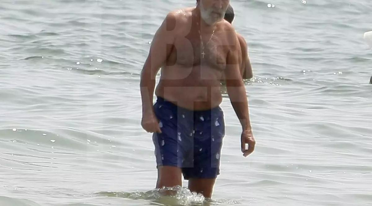 Surfer-Țiri! Miliardar la apă! Fostul jucător de tenis Ion Țiriac s-a bălăcit după decenii pe litoralul românesc. Atunci, mergea la mare cu singura lui soție | FOTO