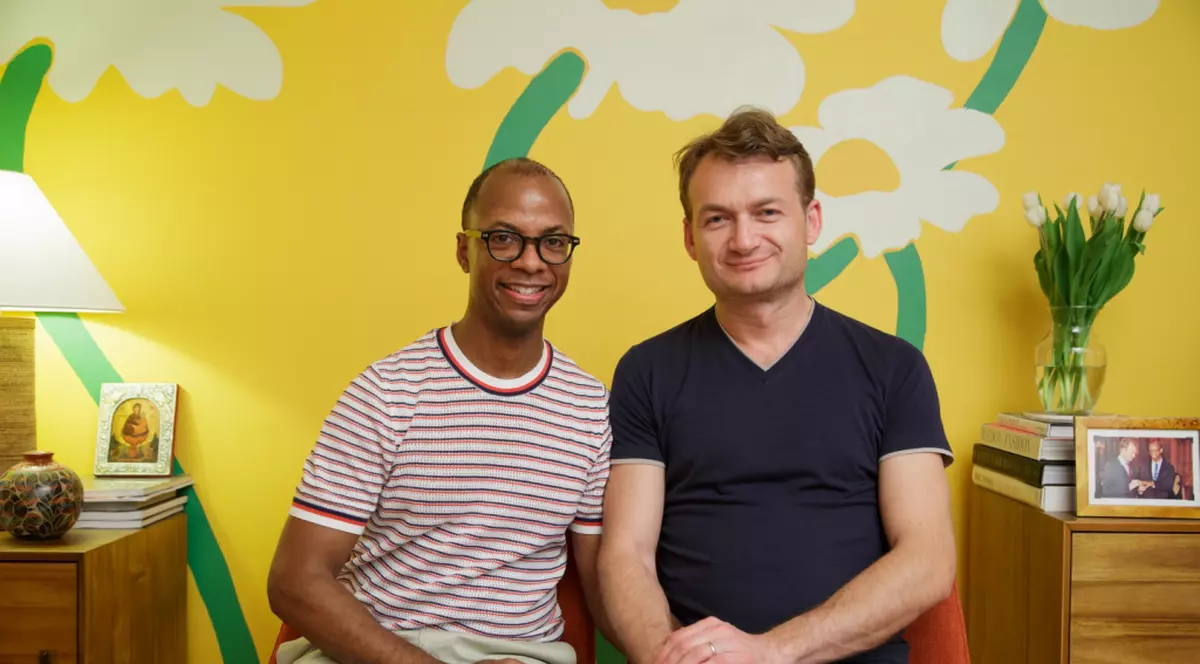 Procesul premieră pentru România: doi bărbaţi cer să le fie recunoscută căsătoria