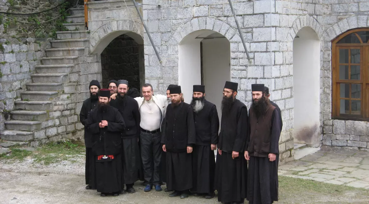 Credinciosul Gigi Becali a ”comis-o”: ”Popa e ucigător!”