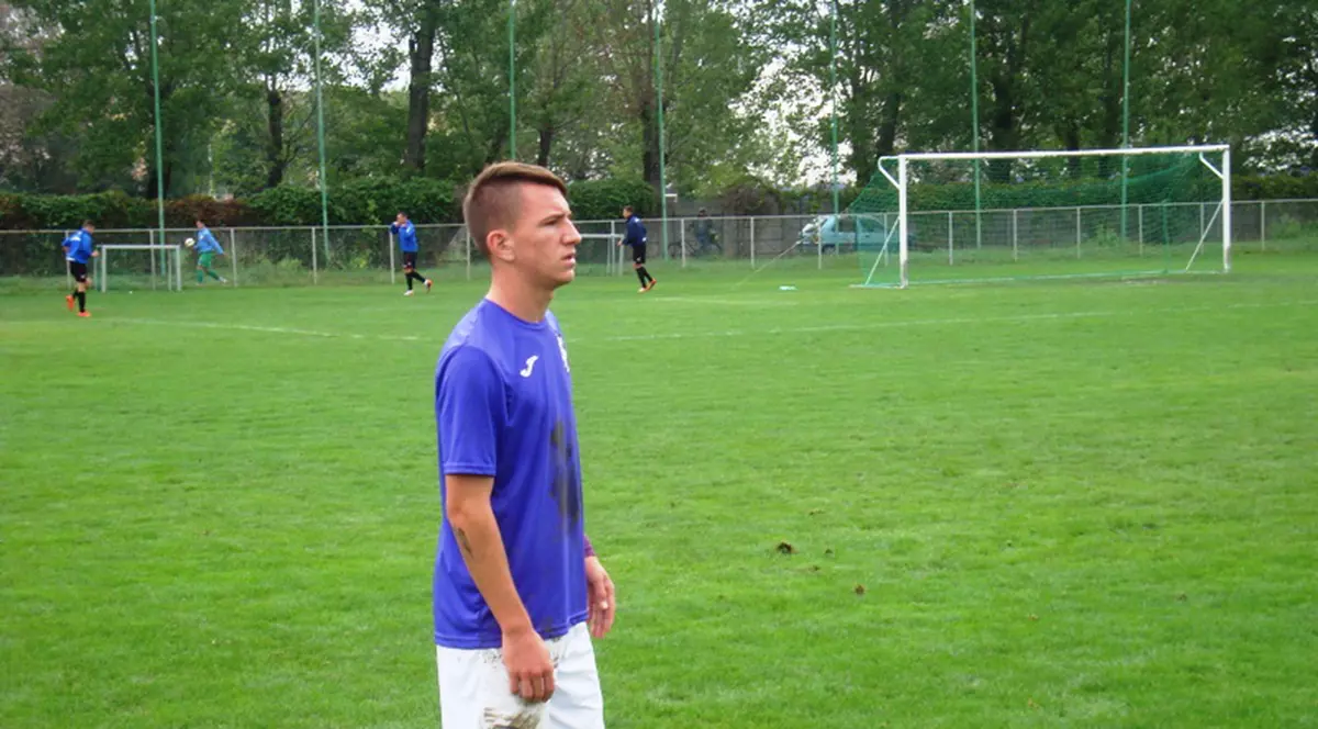 Poli Timișoara, dată în judecată de un fotbalist de mare perspectivă. Un alt fotbalist bun, spre Rapid!