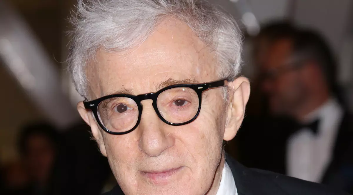 Woody Allen îl apără pe Weinstein