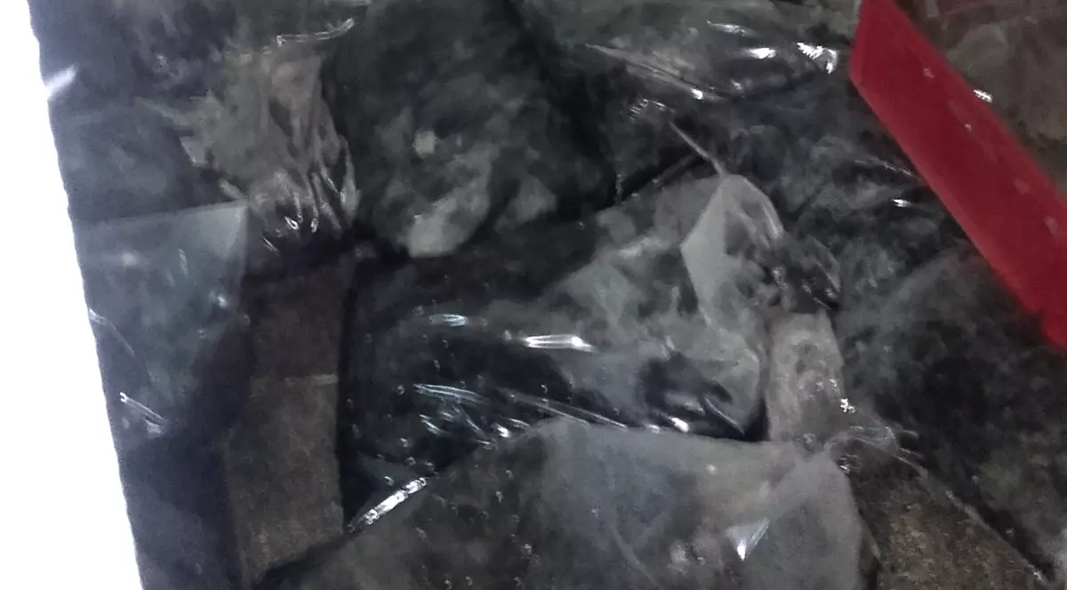 Două tone de carne în putrefacţie, găsite de inspectorii DSV într-un abator din Codlea