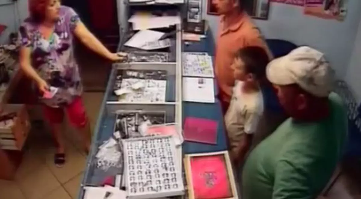 Surpriză de proporţii pentru câţiva hoţi care au furat o verighetă dintr-o bijuterie | VIDEO