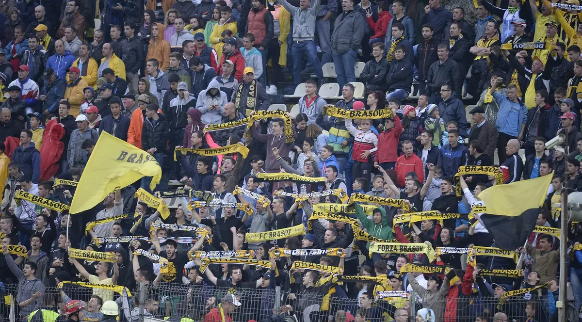 Situație disperată pentru un club de tradiție din fotbalul românesc. Suporterii nu mai suportă criza și au decis să iasă în stradă