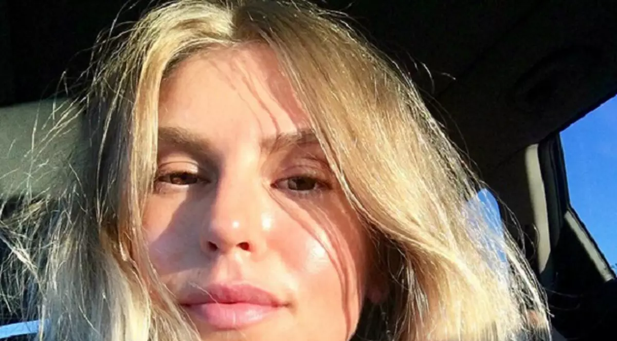 Corina, acuzată că își bate joc de portul popular. Imaginea care a creat isterie