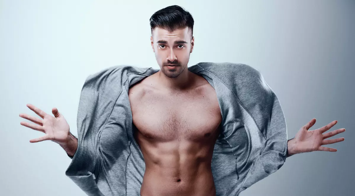 VIDEO EXCLUSIV/ Liviu Teodorescu a furat rețeta succesului la femei de la Chirilă. Se dezbracă pe scenă!