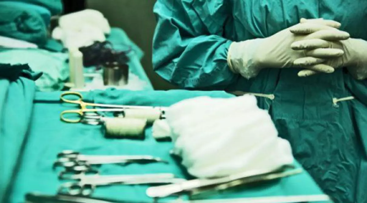 O bătrână din Roman a rămas fără un picior, după ce a fost plimbată timp de 7 ore prin mai multe spitale