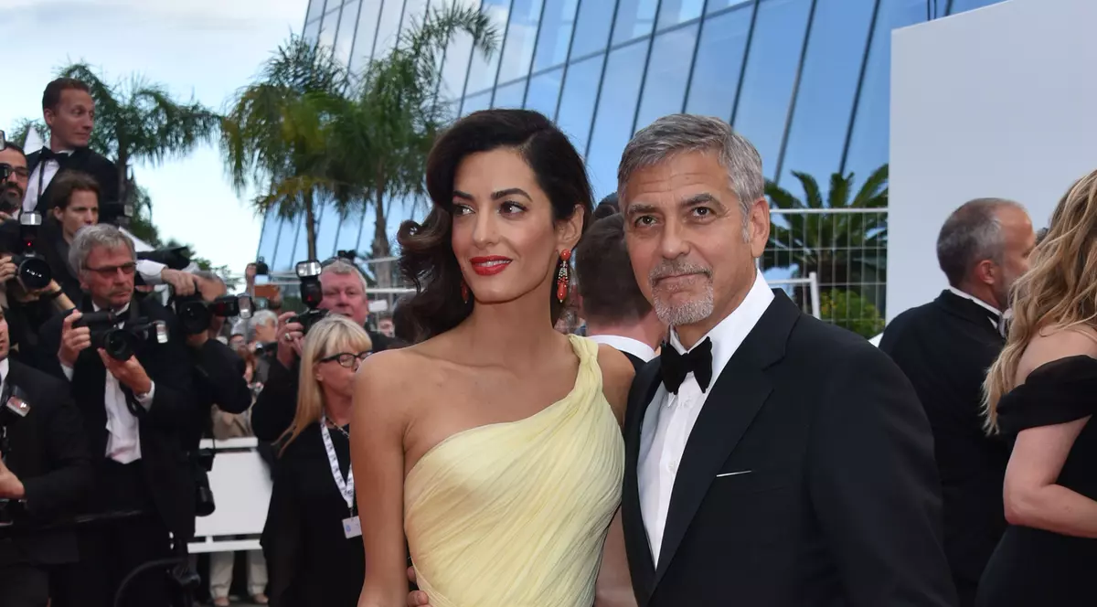 Lacul Como, paradisul de relaxare al lui George Clooney și al Madonnei, invadat de migranți!