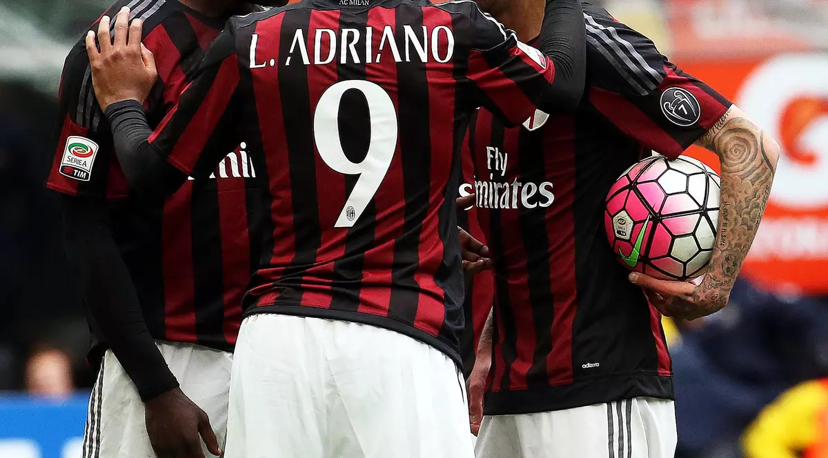 AC Milan a intrat în era chinezească. Câte sute de milioane de euro vor plăti noii proprietari