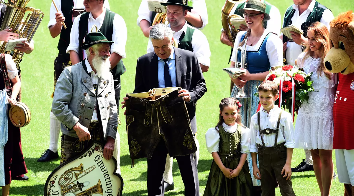 Germania. După spaniolă, Bayern Munchen învață italiana. Bavarezii l-au prezentat cu fanfara pe Carlo Ancelotti / GALERIE FOTO