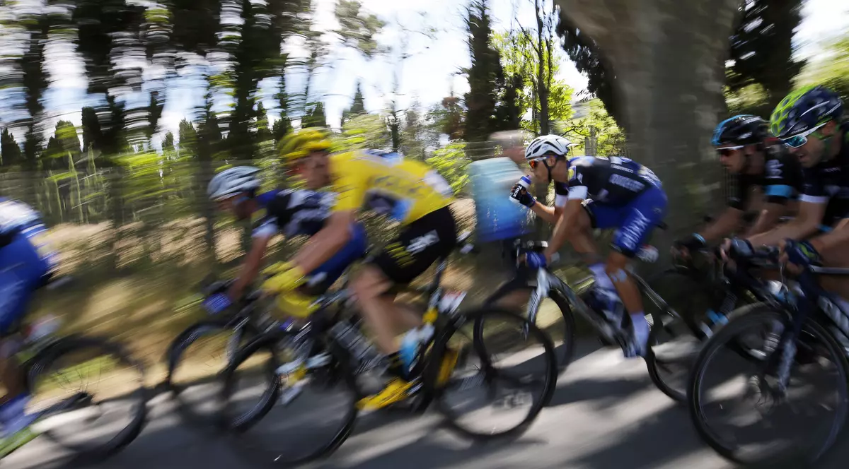 Turul Franței. De Gendt a câștigat la Mont Ventoux. Incident halucinant: Froome a căzut, blocat de fani și de motocicleta organizatorilor, a pierdut și a recuperat tricoul galben! VIDEO