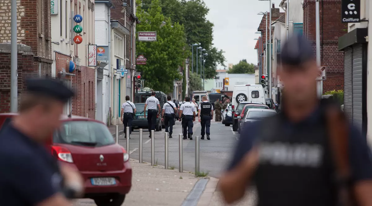 Atentat la o biserică din Franța | Cum arată unul dintre teroriștii care au decapitat un preot. Atacatorul fusese arestat de două ori