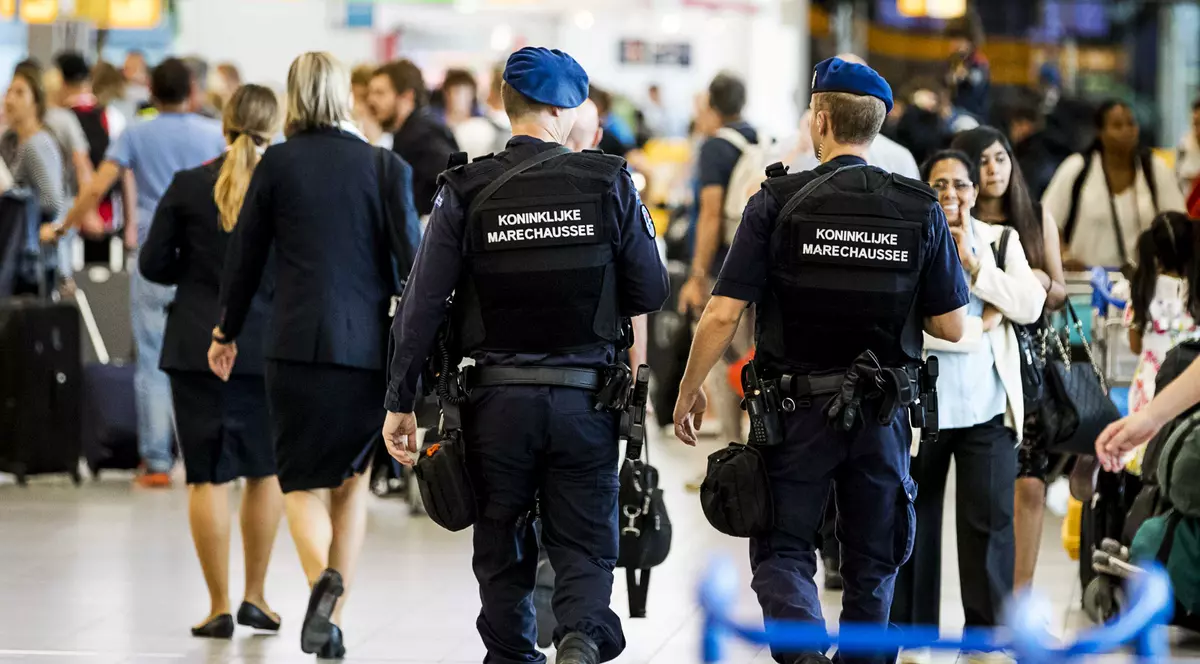 Măsuri suplimentare de securitate pe aeroportul din Amsterdam. Autoritățile au primit informații despre o posibilă amenințare