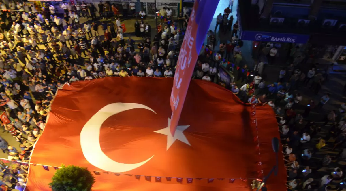 Erdogan ia în calcul reintroducerea pedepsei cu moartea, după tentativa de lovitură de stat