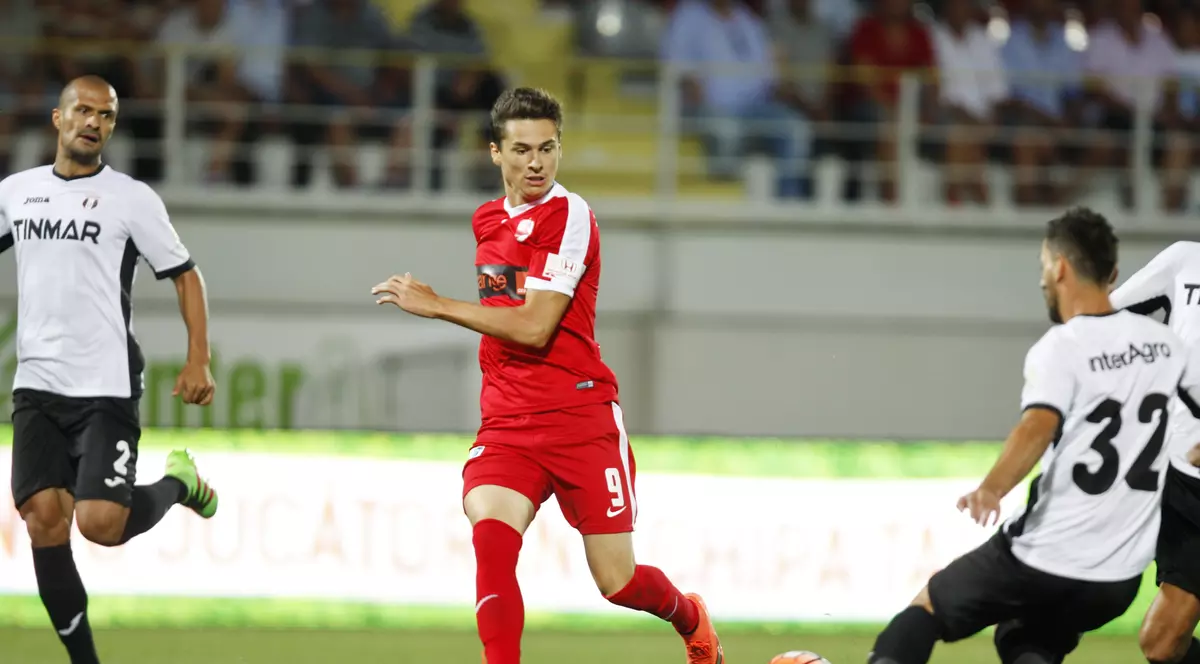 Liga I, etapa a 2-a: Dinamo - ACS Poli 2-1. ”Dublă” Rotariu, Scutaru a redus diferența. ”Câinii” sunt lideri, dar s-au jucat cu focul/ VIDEO