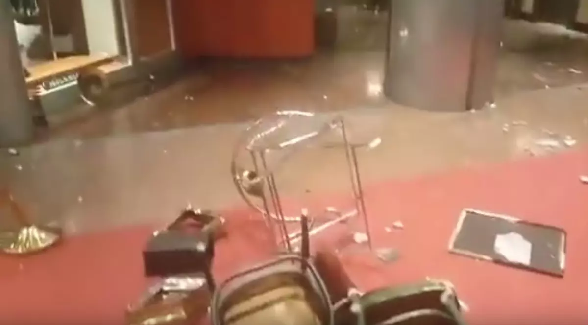 Fanii au făcut prăpăd. Bătaie ca-n filme într-un hotel care a fost devastat. Un suporter a ajuns după gratii | VIDEO