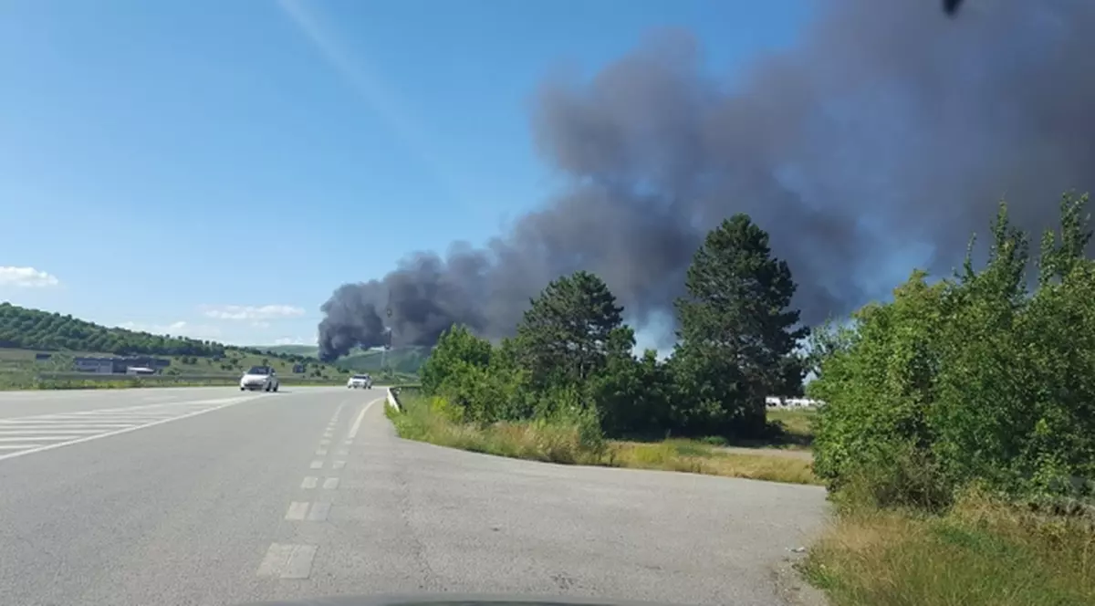 Incendiu puternic la un depozit de frigidere din Cluj