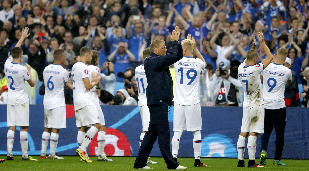 Euro 2016. Islandezii au făcut show în tribune. Dar și spectacolul de pe străzile capitalei Reykjavik a fost impresionat | VIDEO