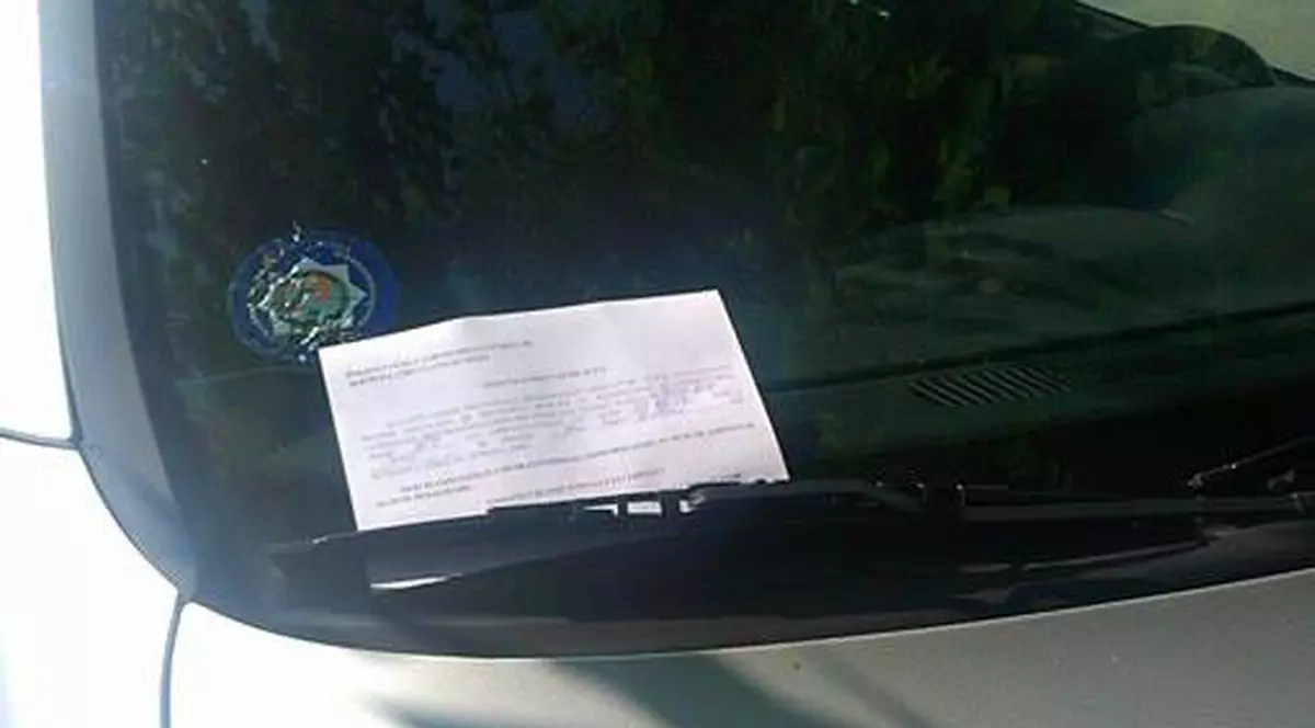 Se întâmplă în România! Polițiști amendați pentru parcare ilegală! GALERIE FOTO