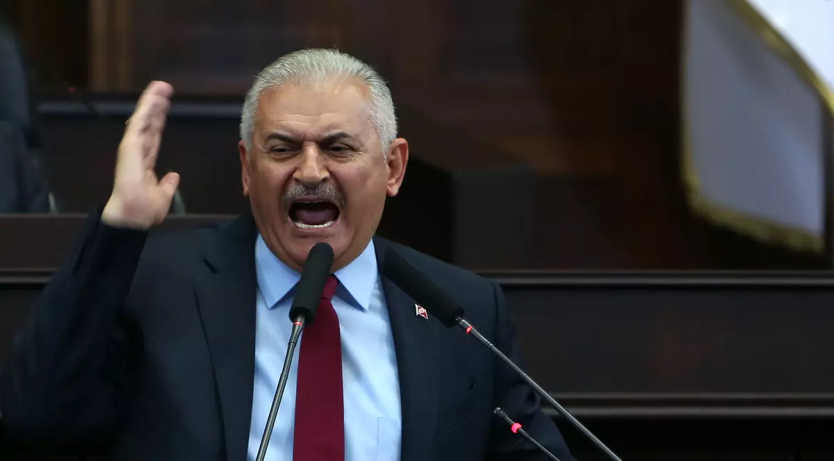 Premierul turc: „Forțele armate se vor subordona direct președinției, nu Ministerului Apărării. Garda prezidențială va fi dizolvată”