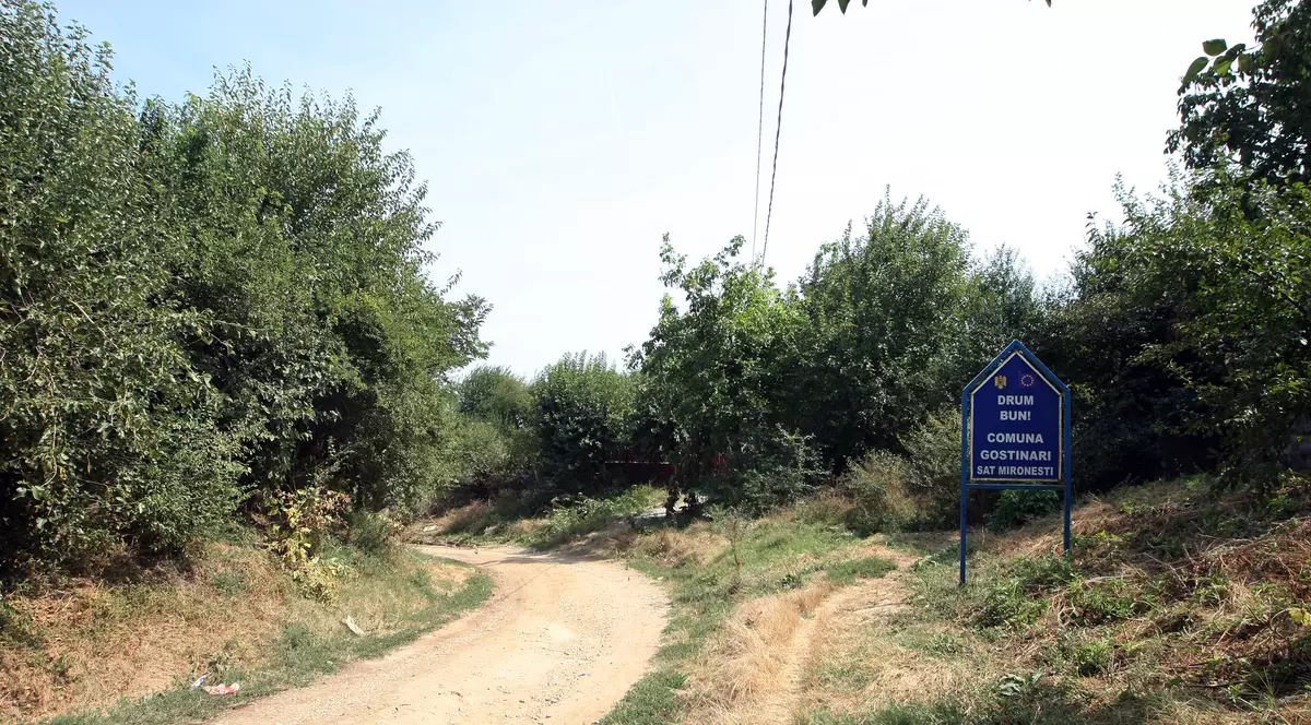 Şoselele de lut ale României: Aşa arată Drumul Naţional 5A, în anul 2016!