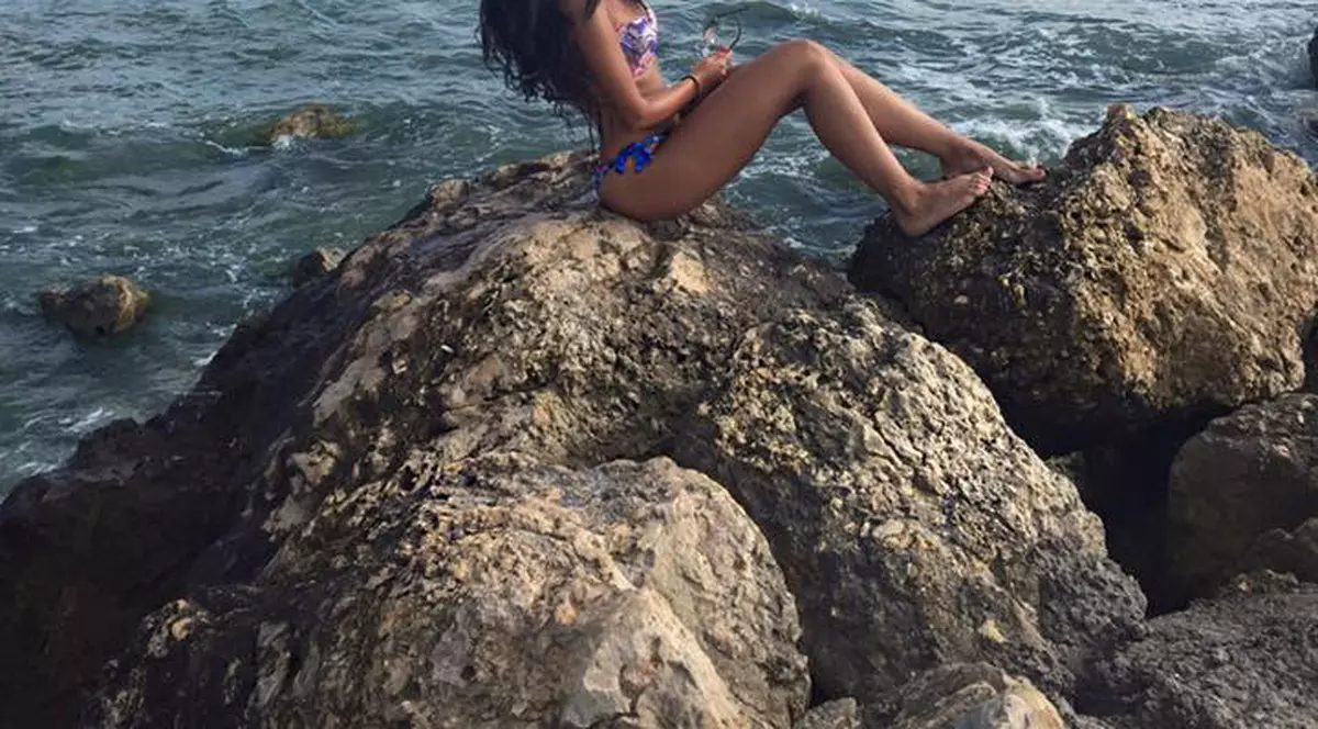 A făcut spectacol la malul mării. Cum arată Elena ex-Mandinga în costum de baie, după ce a slăbit câteva kilograme