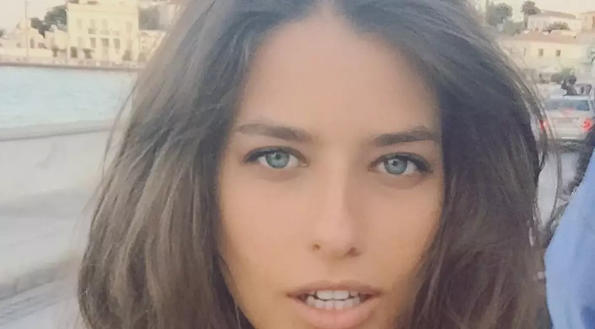 Alice Peneacă, pozată complet goală, în mare. Imaginea a fost făcută publică chiar de soţul ei