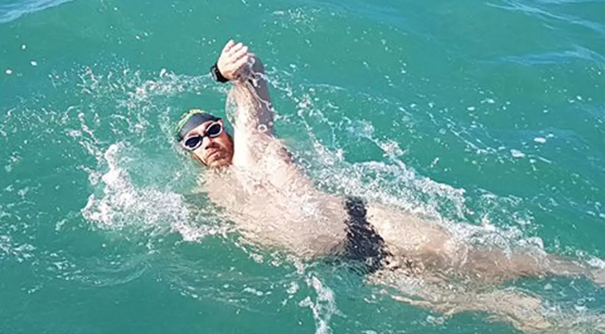 Iancule mare! Un bibliotecar din Petrila a devenit primul român care traversează înot Canalul Mânecii! ”Pentru Cumințenia Pământului!”| VIDEO