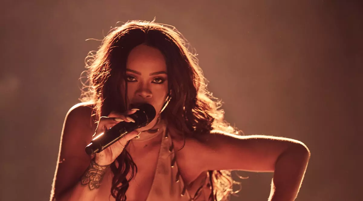 EXCLUSIV/ Meniul complet, direct de la Rihanna. Ce mănâncă de arată așa bine!