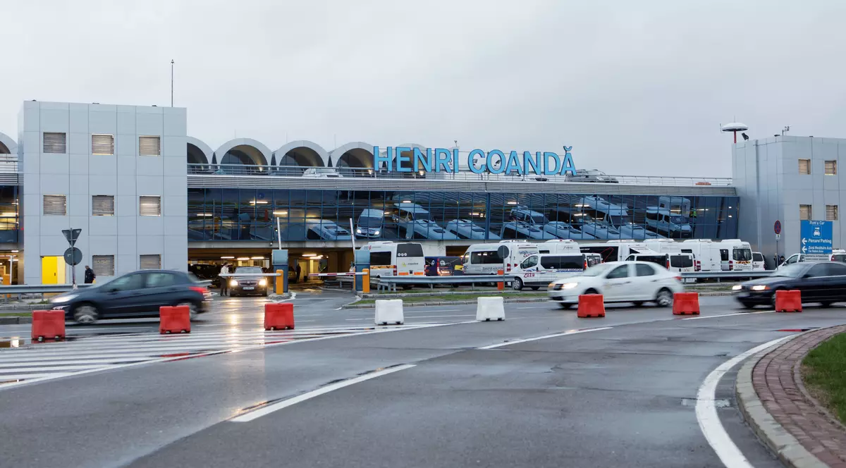 Numărul de plecări în străinătate ale românilor a fost de 18,65 milioane în primele 11 luni ale anului 2017, în creștere cu 24,2%, potrivit INS. Aeroportul Otopeni