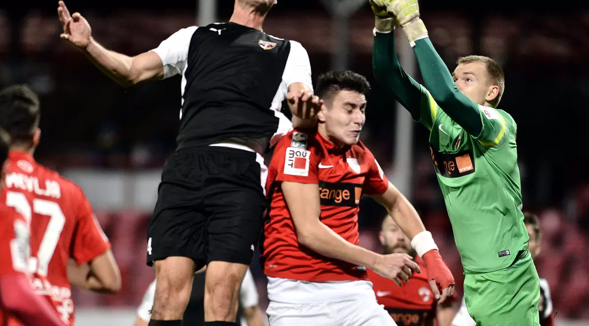 Liga 1. Dinamo - FC Voluntari 3-1. “Câinii” privesc de sus la Steaua înaintea marelui derby