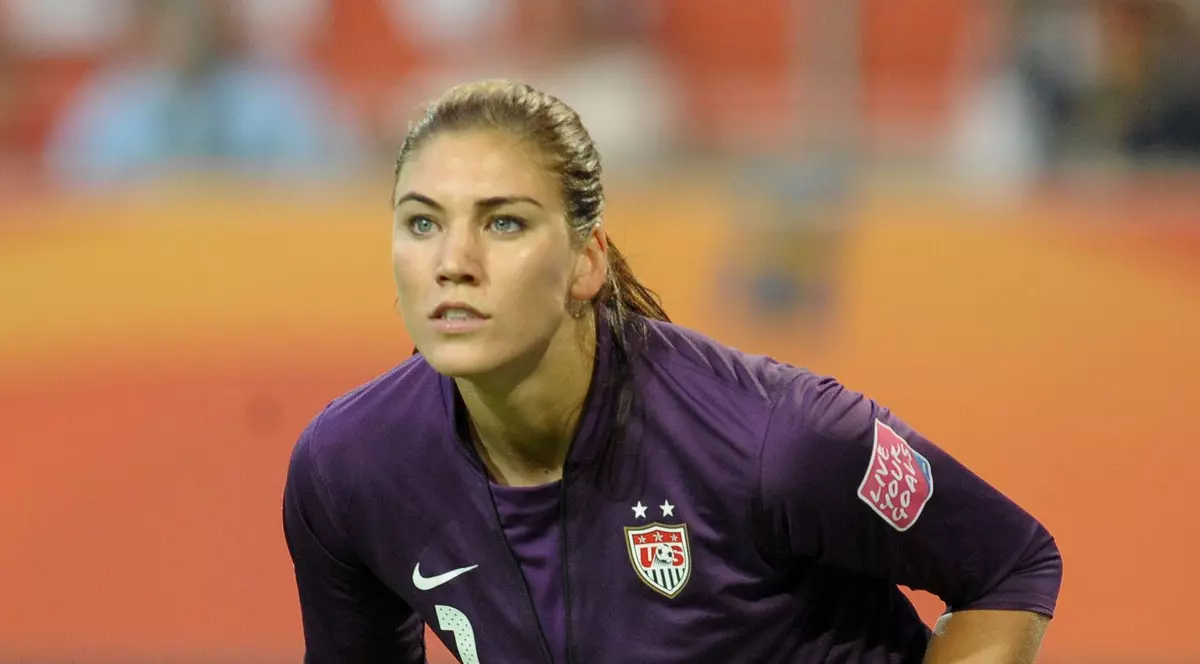 Hope Solo, portarul naționalei feminine de fotbal a SUA, a fost suspendată pentru jignirea adversarilor