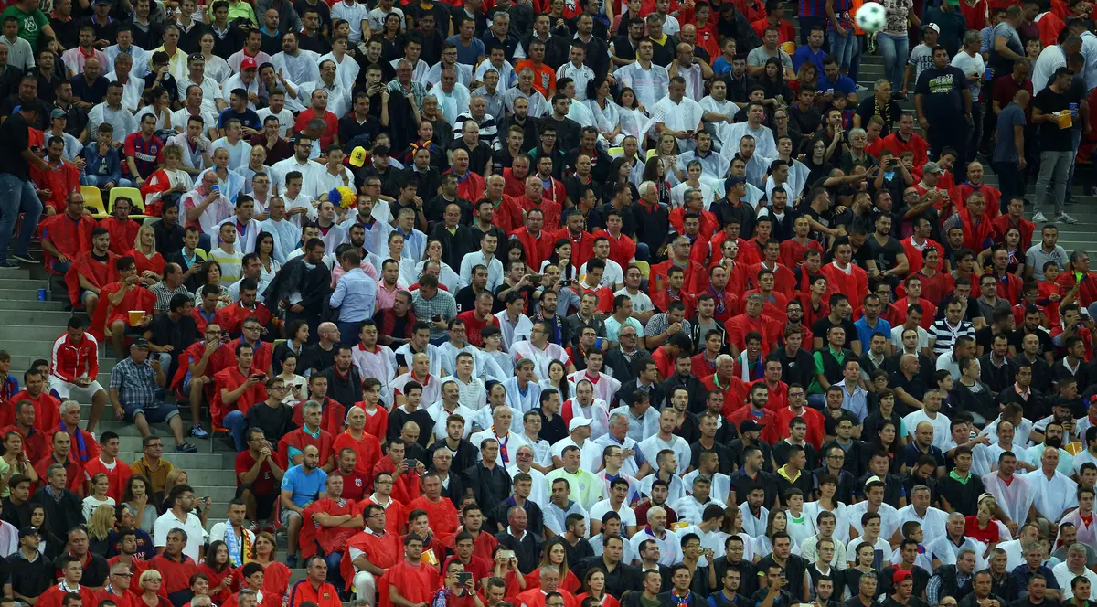 Liga Campionilor. Steaua - Man. City 0-5. Cum au fost ”convinși” spectatorii să promoveze un slogan al dinamoviștilor. Presa internațională vuiește