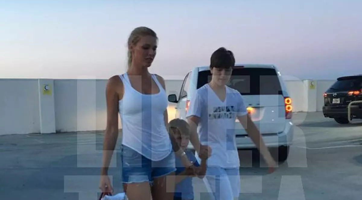 FOTOGRAFII EXCLUSIVE cu Alina Borcea în SUA. Se simte la Miami ca peștele în Ocean!