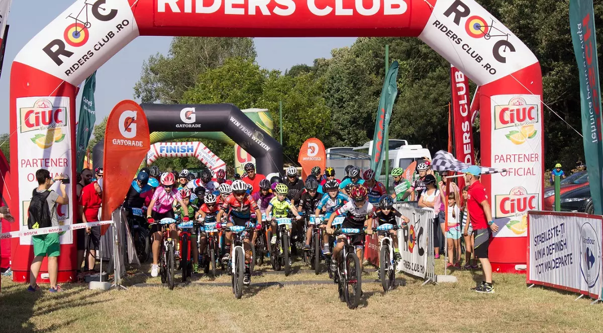 Sute de cicliști s-au bucurat de aventură la Dumbrava cu Mărgăritar