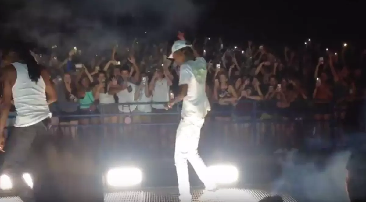 Panică la un concert Snoop Dogg şi Wiz Khalifa. 42 de fani răniți, după ce un gard s-a prăbușit peste ei | VIDEO