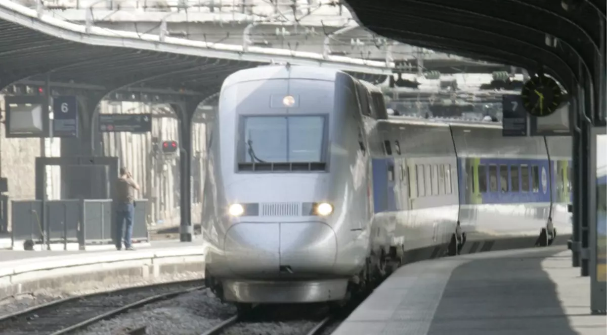 Accident de tren în Franța. Zeci de persoane au fost rănite