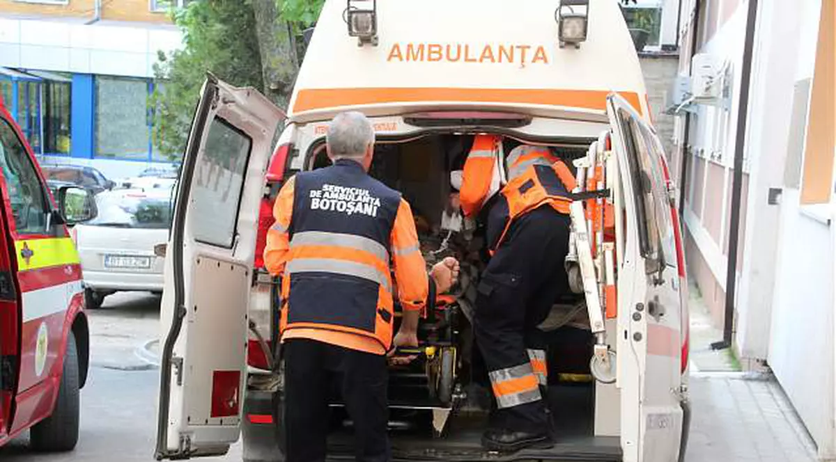 O adolescentă a fost izbită pe trecerea de pietoni. Fata, aruncată la mai mulți metri de la locul impactului