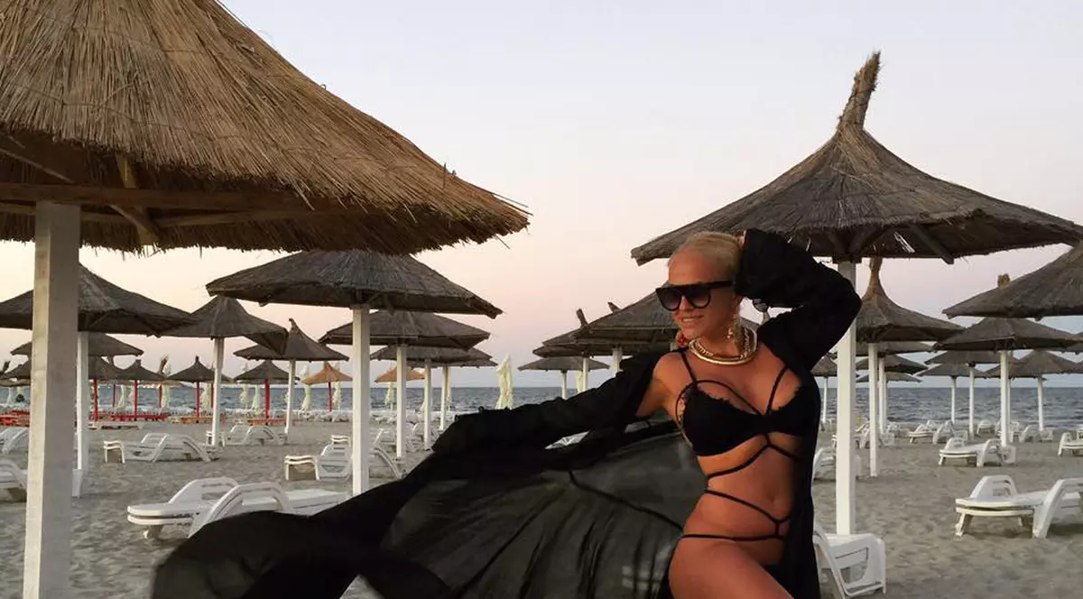 FOTO EXCLUSIV. Adevărul gol-goluț despre silueta ”redobândită” a Andei Adam. Fără Photoshop e dublă!