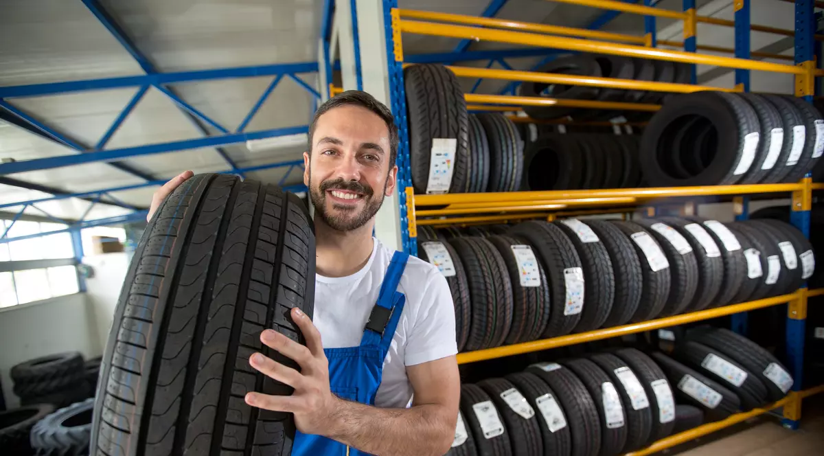 Anvelope de vară, la reducere pentru gospodarii de anul viitor