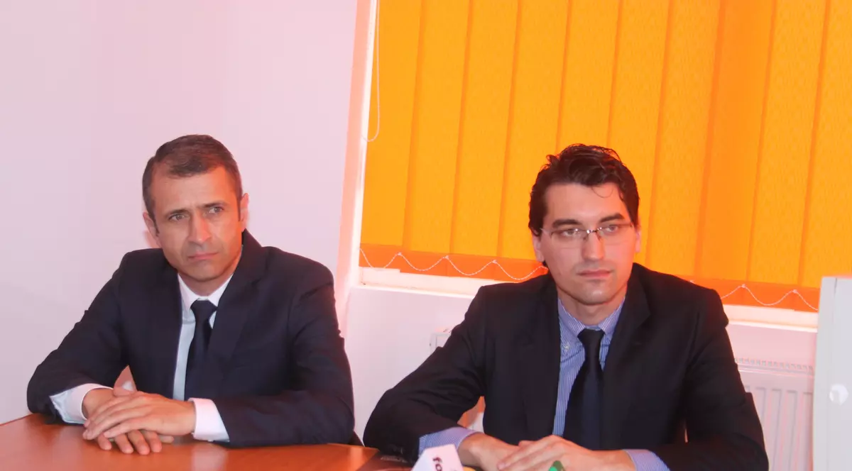 Burleanu și cei din clica lui simt că le fuge pământul de sub picioare: ”Gunoiule, du-te-n ... mea!”