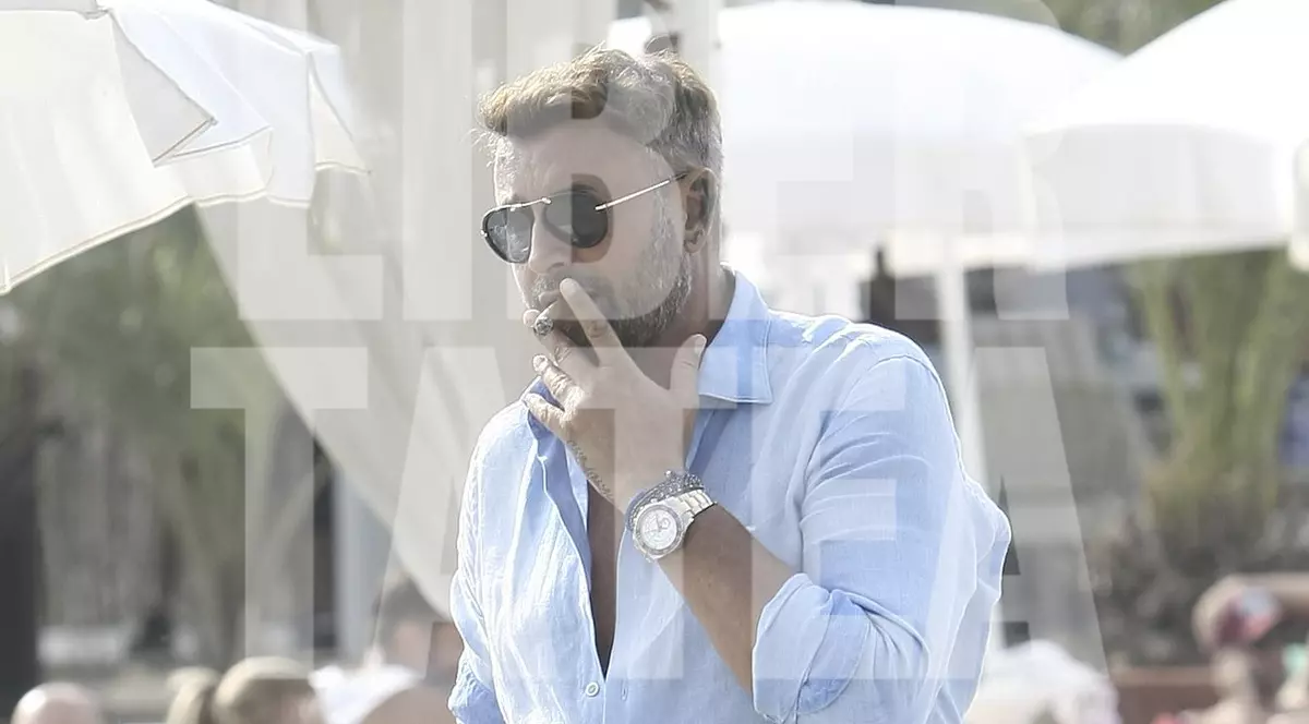 EXCLUSIV/ El e adevăratul rege al fițelor! Bote a purtat... 157.000 de euro la plajă