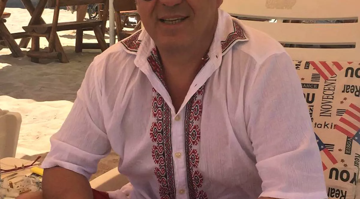 EXCLUSIV /Nea Mărin Miliardar pe litoral! Un cunoscut artist face plajă cu ia populară