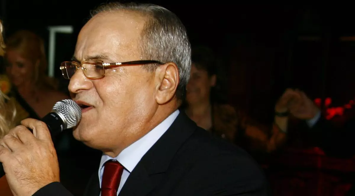 Record de spectatori la o cântare a lui Nelu Ploieșteanu – 2 aplaudaci!