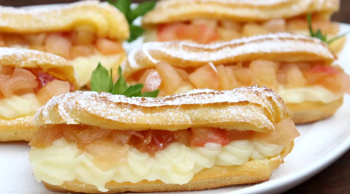 Libertatea te ajută să găteşti ieftin şi bun. Ecler de mere cu doar 10 lei