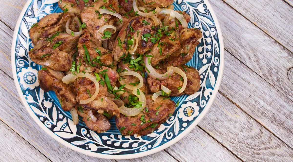 Libertatea te ajută să găteşti ieftin şi bun. Ficăţei de pui cu ceapă cu doar 8,4 lei